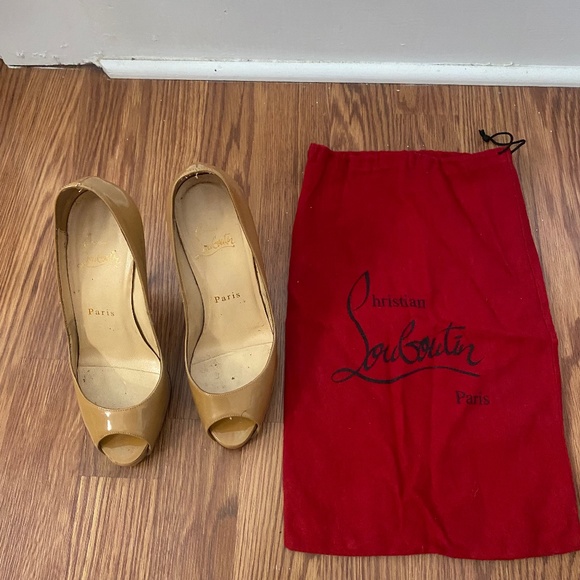 Christian Louboutin Very Privé 120 Peep-Toe Patent Leather Pumps - Picture 2 of 5